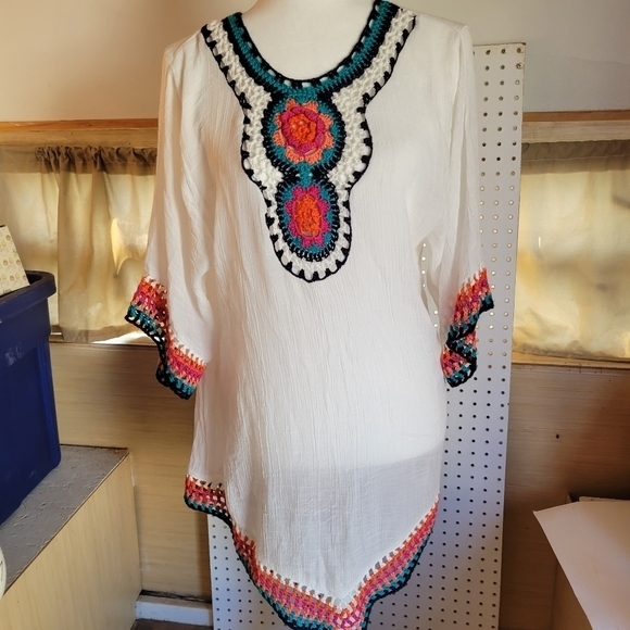 Elsie & Zoey Size S/M White Tunic Crochet Detail Swimsuit Cover